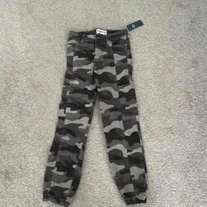 Girls Abercrombie cargo pants